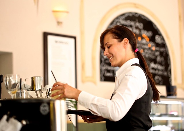 waitress-2376728_640